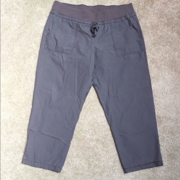 Nice fitted Capris - Picture 2 of 3